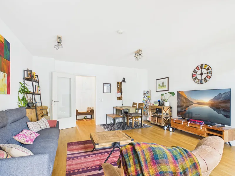 Geräumige teilmöblierte 3-Zimmer-Wohnung in Berlin-Marienfelde | Balkon & Garten | Ab August 2026 — photo 1